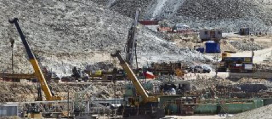 Reanudan rescate de mineros