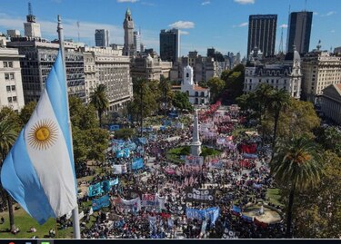 Argentinos reclaman más asistencia social