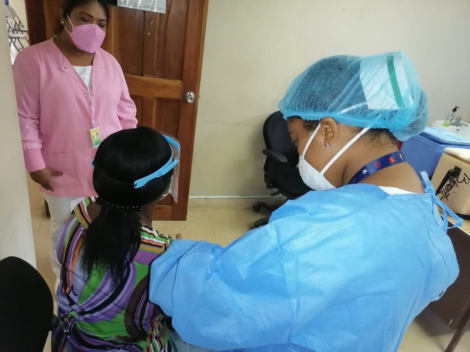 Minsa recuerda a pacientes crónicos de hospitales privados que deben presentar certificación de su médico para poder vacunarse