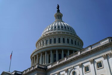 Los demócratas piden votar una resolución para frenar a Trump de entrar en guerra con Irán