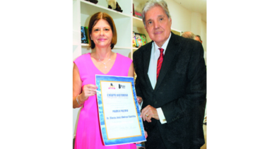 Historiador Mario Molina gana premio internacional