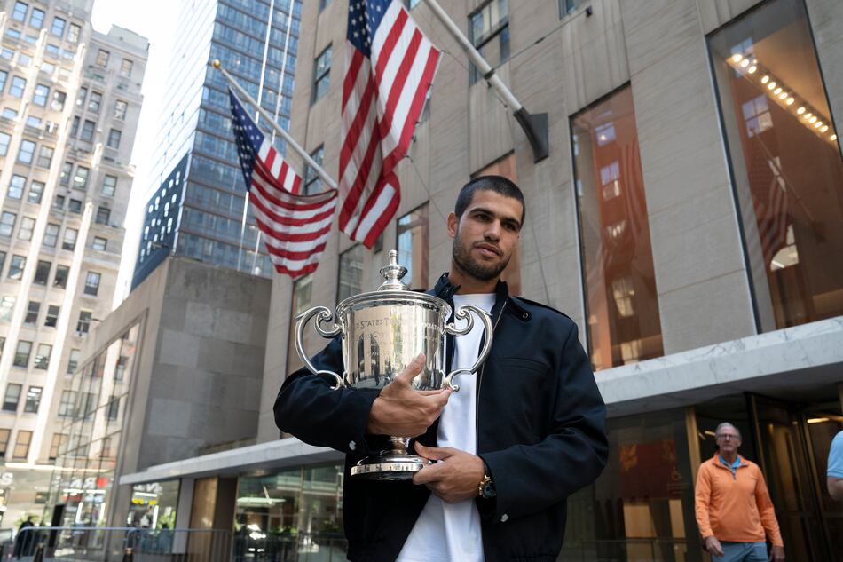 Alcaraz reestrena el número 1 de la ATP con nuevo rapado y pelo blanco