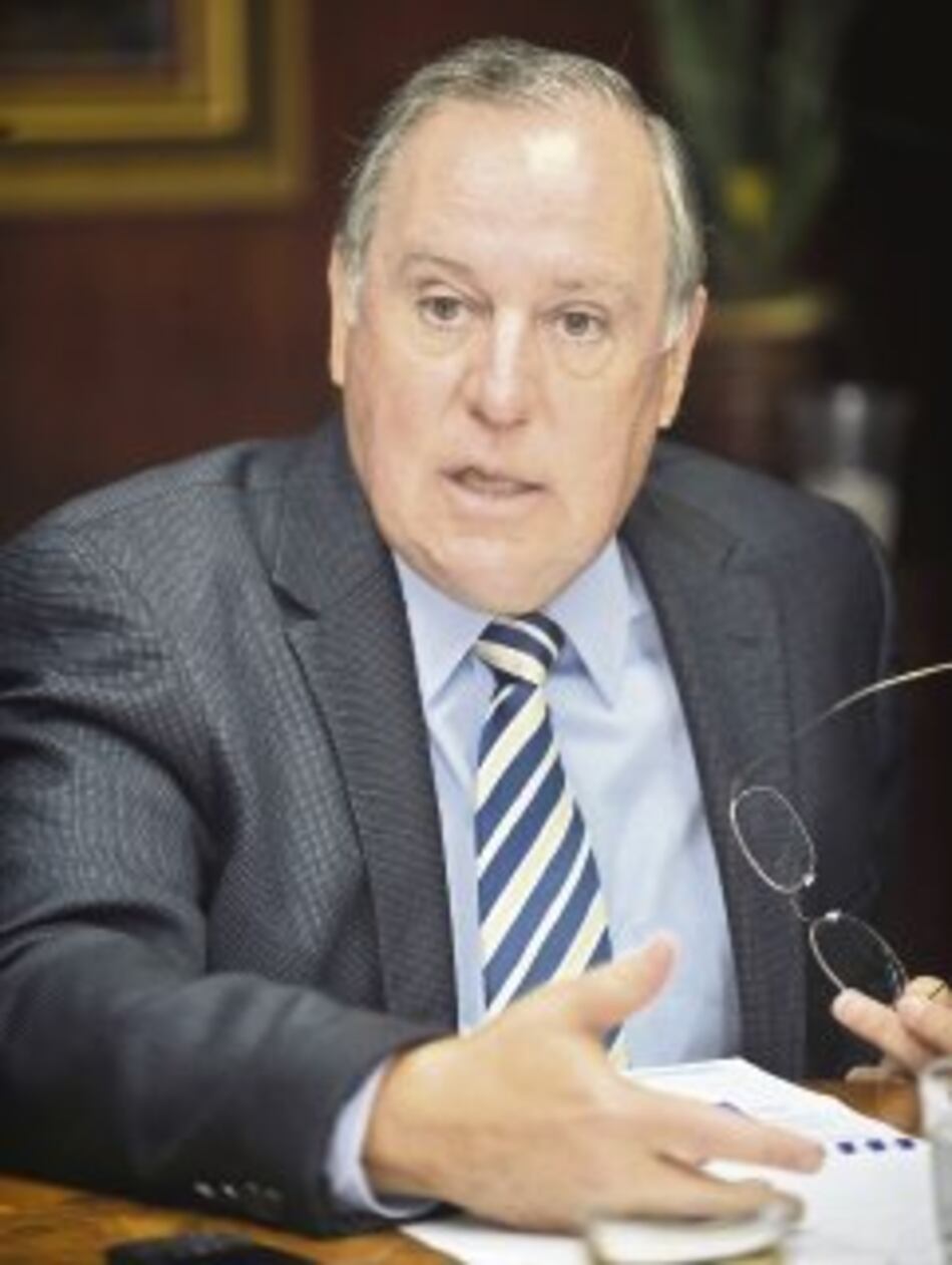 Sin licitar, contratan agencia de viaje