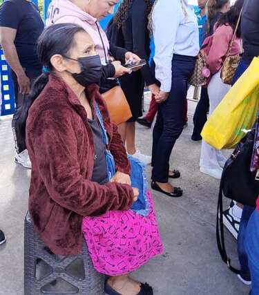 Pacientes vulnerables sufren por largas esperas y altos costos en transporte hacia la Ciudad de la Salud