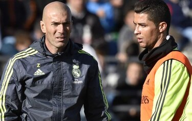 Zidane, ovacionado en su primer entrenamiento