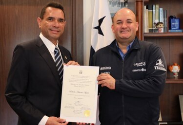 TE entrega credenciales al diputado Roberto Ayala