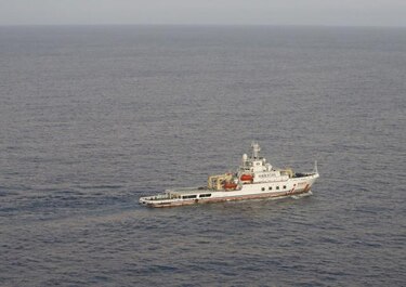 Detectan sonidos submarinos en búsqueda avión desaparecido