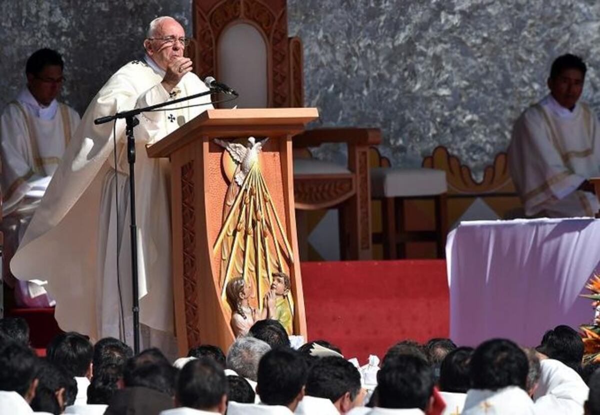 Papa Francisco llama a luchar contra lógica del consumismo