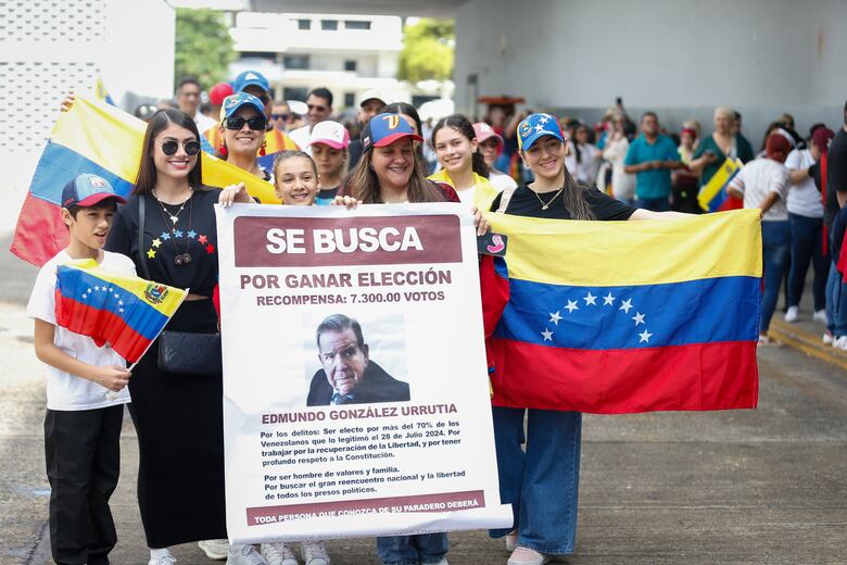 Venezolanos se congregan para su encuentro con Edmundo González Urrutia en Panamá