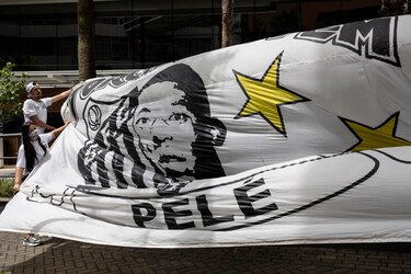 Pelé le desea suerte a la selección brasileña desde el hospital
