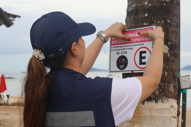 ‘La playa en Veracruz es pública’, alcaldía de Arraiján quita letreros que limitaba los estacionamientos