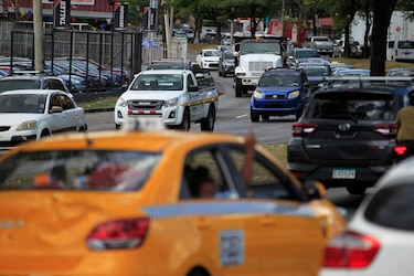 Retraso en la ATTT tiene miles de vehículos circulando con placas vencidas en Panamá