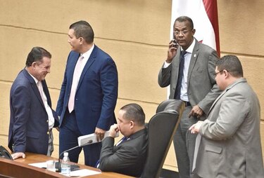 Reforma constitucional pasa al tercer debate