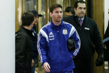 Barcelona defiende liderato ante el Celta con la duda de Messi