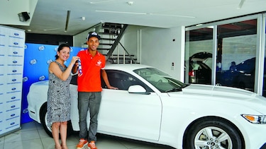 Miller Lite realiza entrega de Ford Mustang