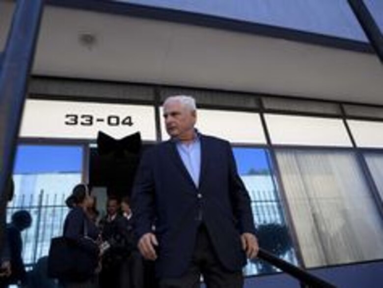 Ricardo Martinelli sale de Panamá para reunión en el Parlacen