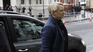 Fiscal interroga a Assange por segundo día en embajada de Ecuador
