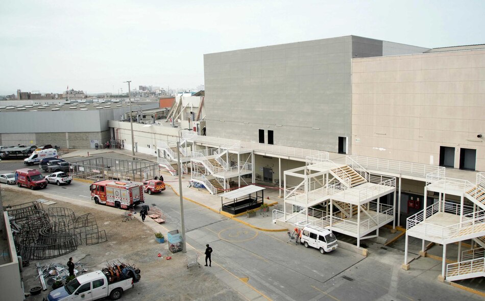 Sube a ocho el número de muertos tras el desplome de un techo en un centro comercial en Perú