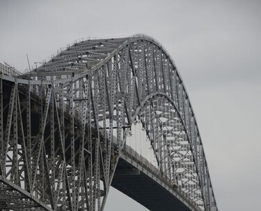 Extienden trabajos en el puente de las Américas
