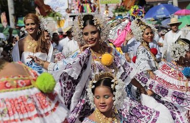 Panamá se viste de tradición con Desfile de las Mil Polleras