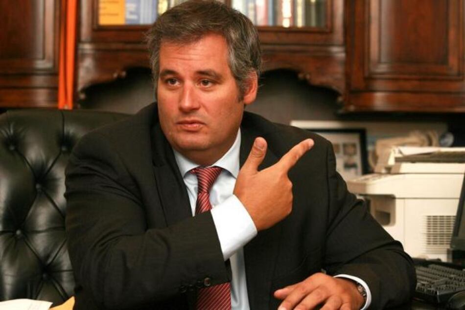 Papadimitriu dice que fue amenazado por el Gobierno