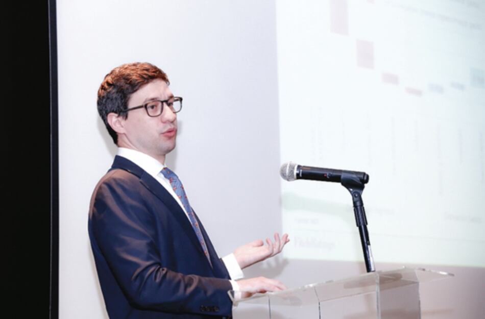 Fitch prevé más crecimiento y duda sobre desempeño fiscal