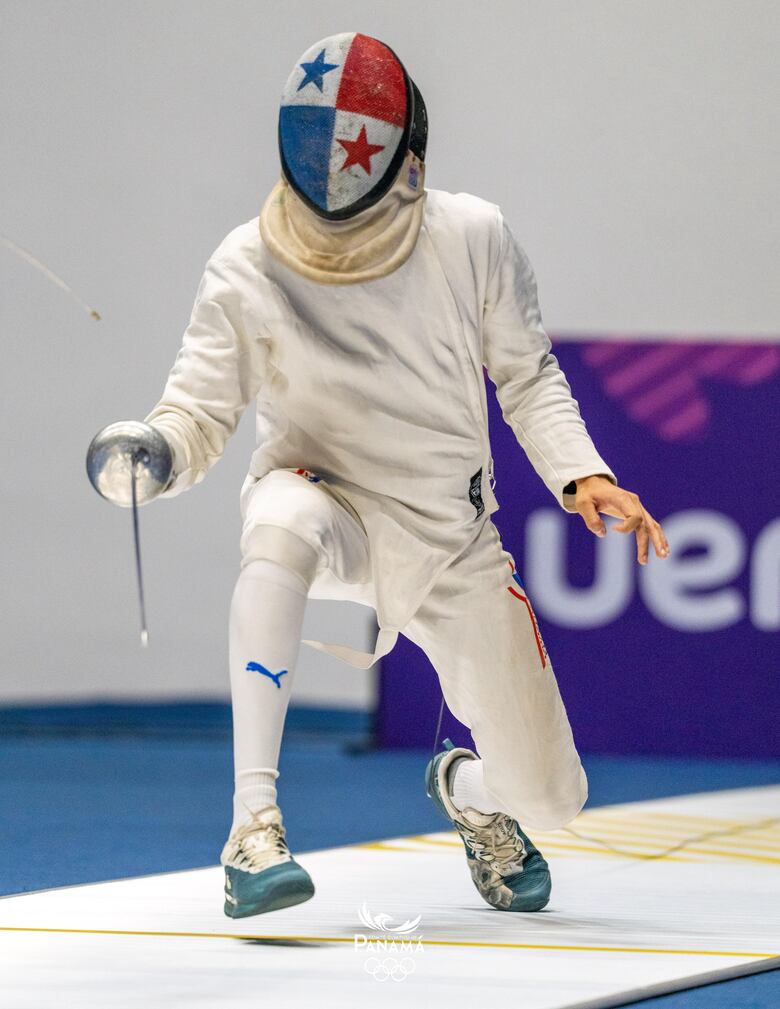 Isaac Dorati gana bronce en esgrima y le da a Panamá su segunda medalla en Asunción 2025