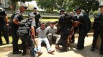 Protesta deja al menos 20 detenidos y a policías heridos