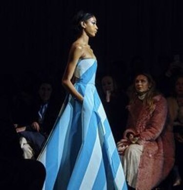 Carolina Herrera dice adiós con elegante gesto triunfal