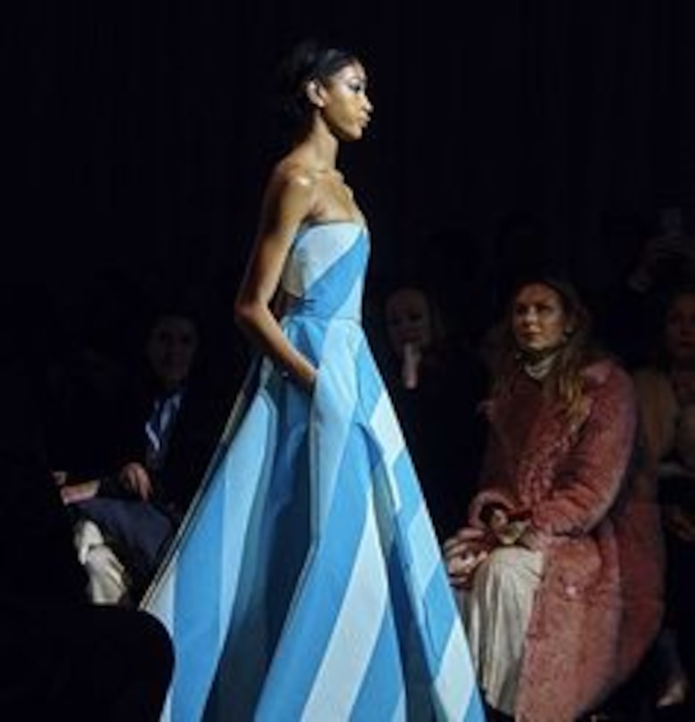 Carolina Herrera dice adiós con elegante gesto triunfal