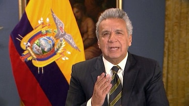 Ecuador revoca asilo y nacionalidad a Assange alegando violación reiterada a normas