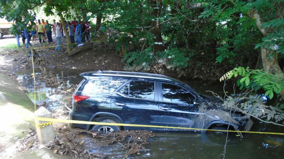 Sujetos con chalecos del Minsa asaltan y golpean a familia de ganadero santeño