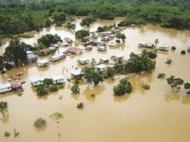 Se desbordan dos ríos en Guásimo