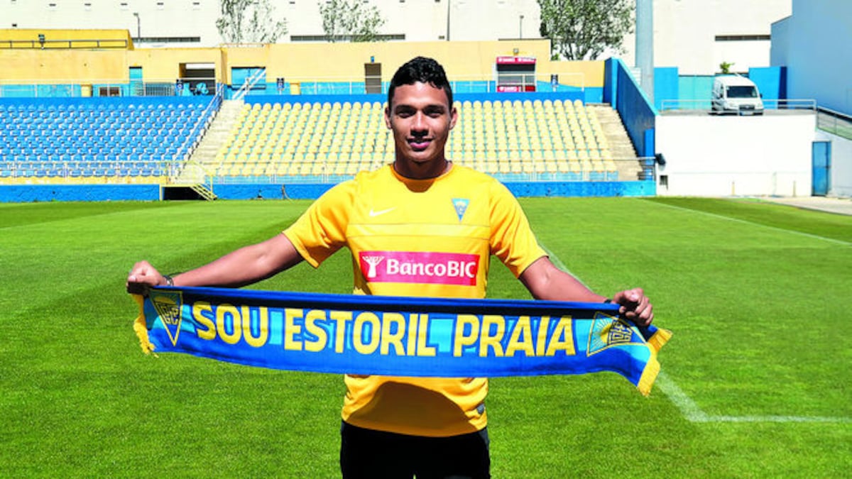 Jorman Aguilar firmó por tres años con el Estoril Praia del fútbol portugués. CORTESÍA