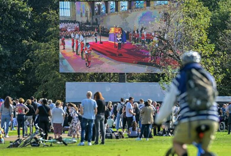 El silencio por ‘la abuela de todos’ frente a la ‘histeria’ que rodeó a Diana