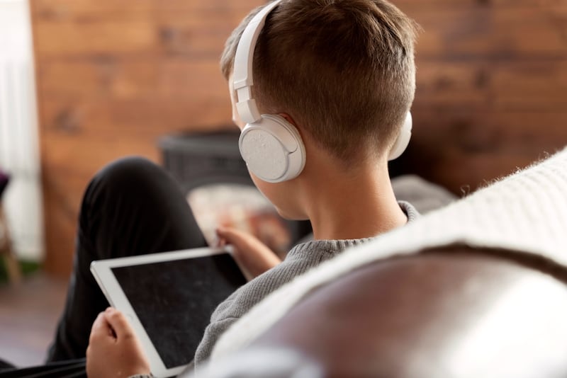 Adolescentes, más conectados pero más vulnerables