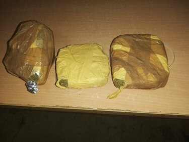Custodios y policías incautan paquetes con drogas lanzados por dron en la cárcel La Joya