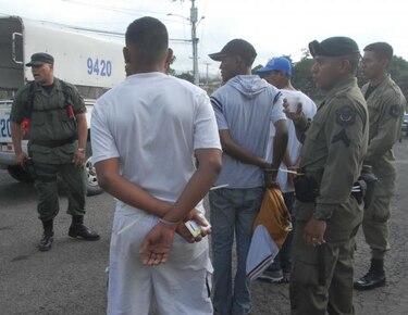 Trece detenidos en operativo antipandillas en Barú