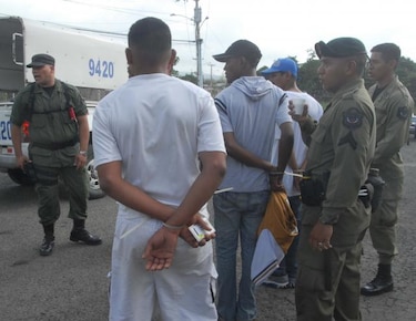 Trece detenidos en operativo antipandillas en Barú