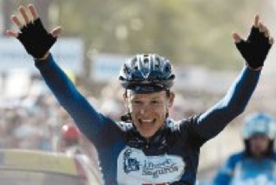 Kazajo Kashechkin gana la sexta etapa de París-Niza