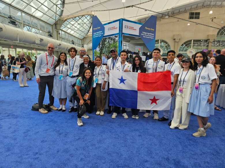 Estudiantes de colegio de Chitré se destacan en evento internacional sobre tecnología geoespacial