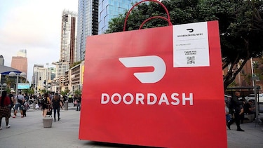 "Metimos la pata": la enorme compensación que tendrá que desembolsar DoorDash tras admitir que pagó menos de lo debido a sus repartidores en Nueva York