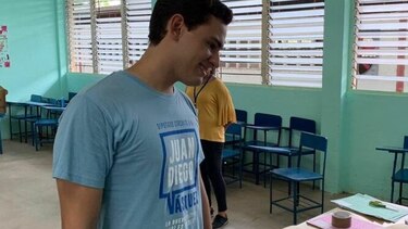 Juan Diego Vásquez aplasta las maquinarias partidistas