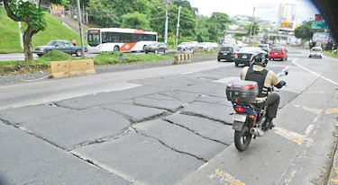 Calles dañadas en la ciudad de Panamá