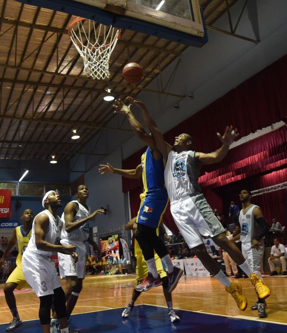 Panteras marchan al comando