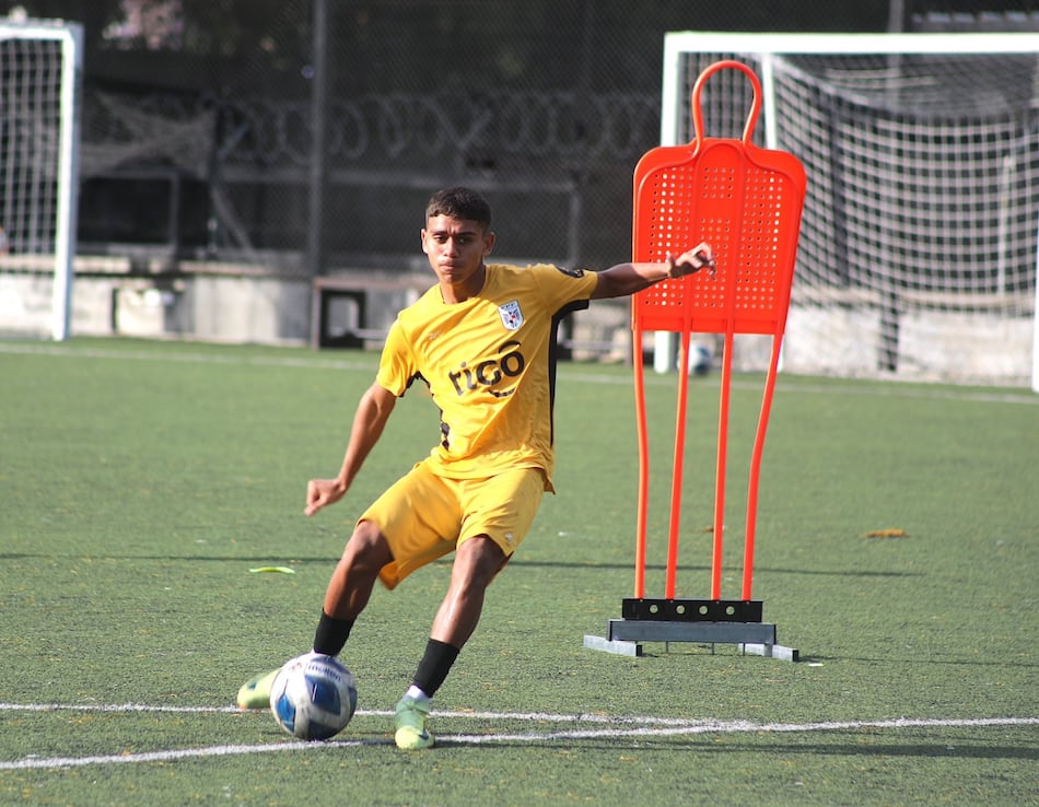 Adrián Olivardía listo para el debut con Panamá en el Premundial Sub-17 de Concacaf