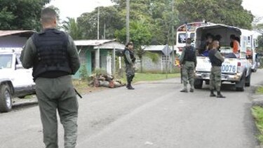 Armas y arrestos en Puerto Caimito, ayer