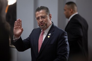 Presidente de Costa Rica es acusado por la Fiscalía de solicitar fondos de manera indebida en el caso del BCIE