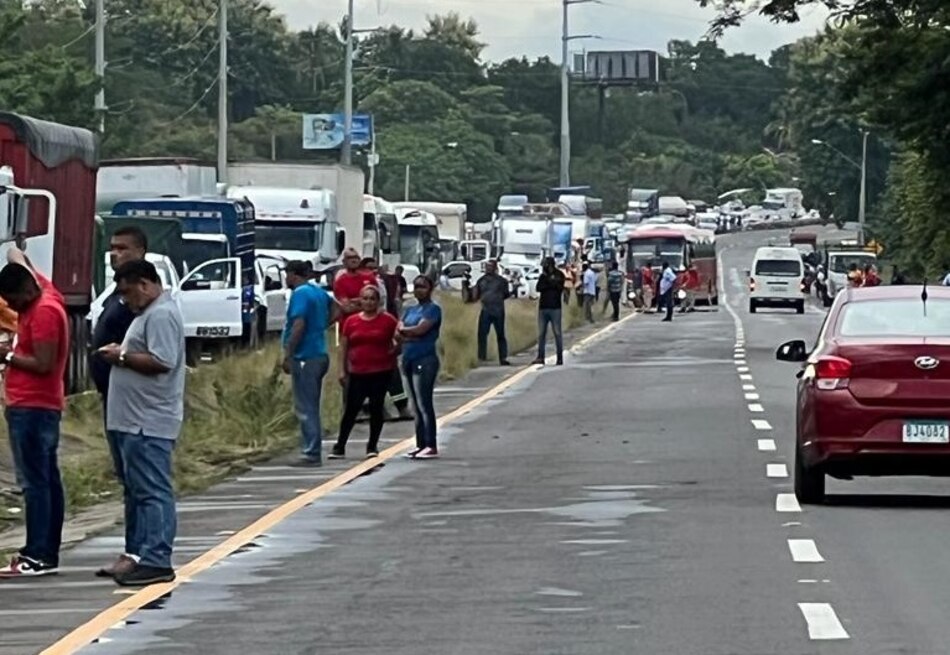 Cierre de la Interamericana en Divisa paraliza el tráfico por varias horas