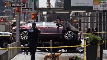 Un vehículo arrolla a peatones en Times Square; un muerto y 22 heridos